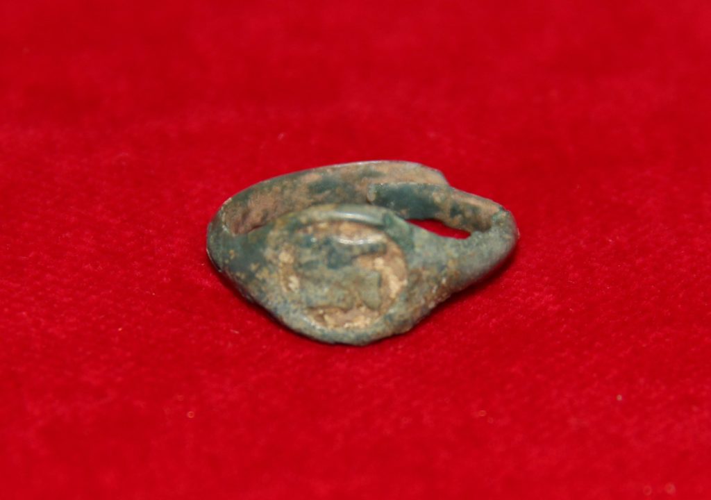 Перстень щитковый с изображением свастики XI-XIII вв.